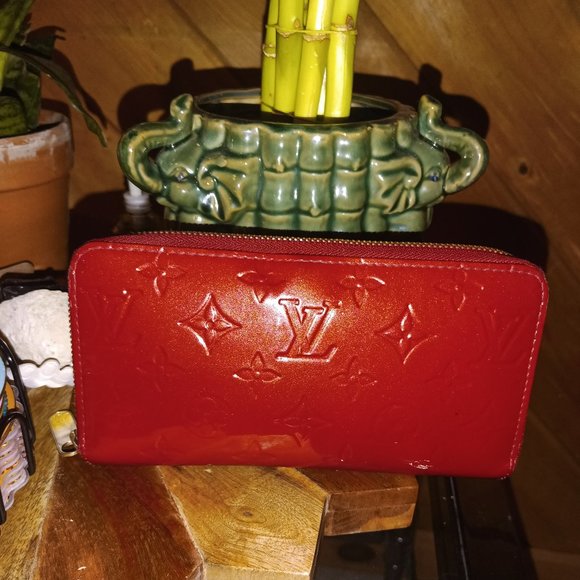 Louis Vuitton Monogram Vernis Zippy Wallet Red